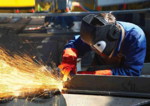 сварщик дуговой сварки неплавящимся электродом в защитном газе