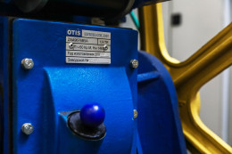 Монтажник электрических подъемников