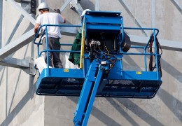 Машинист подъемника строительного